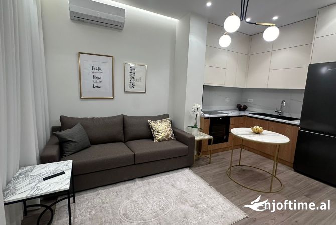 ✨Jepet me qera apartament 1+1  📍Bulevardi i ri kompleksi Lura 🧗🏻‍♀️Kati 8  🛋️Cmimi 650 euro 