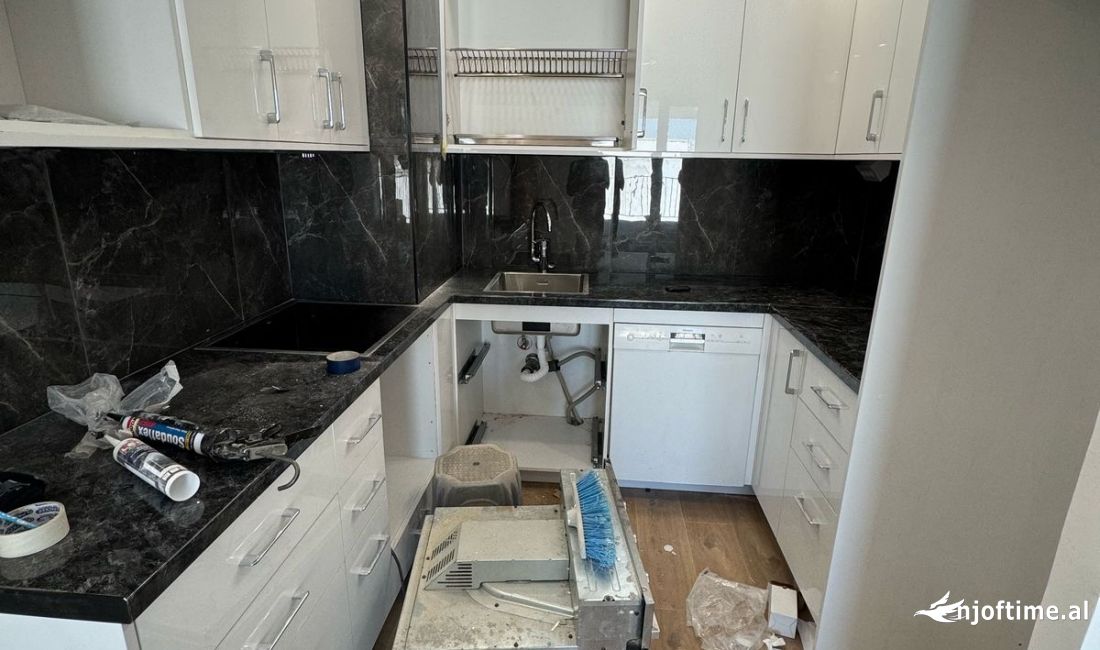 Appartamento in vendita a Tirana 1+1, Arredato