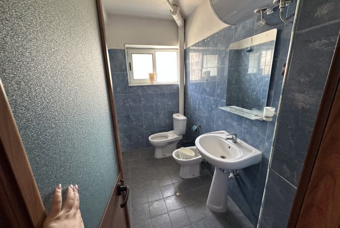 Shtepi ne shitje Apartament ne Tirane, 3+1, Mobilimi Pjeserisht e mobiluar, Pagesa 178,000  Euro.