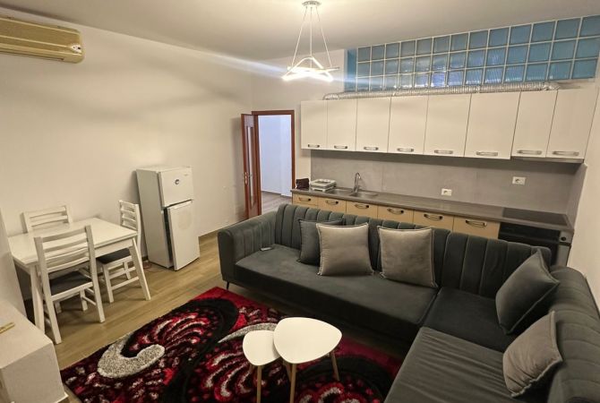 Shtepi me qera Apartament ne Tirane, 2+1, Mobilimi E mobiluar, Pagesa 550  Euro.