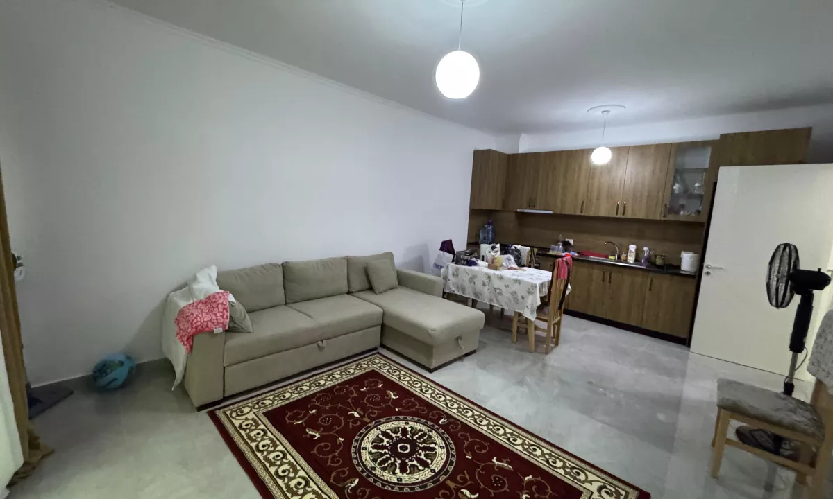 Shtepi me qera Apartament ne Tirane, 1+1, Mobilimi E mobiluar, Pagesa 450  Euro.