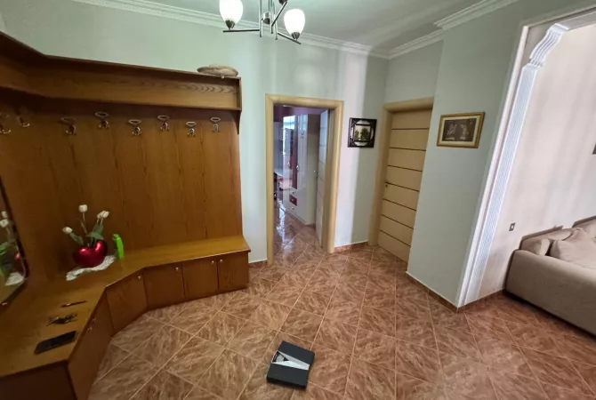 Shtepi me qera Apartament ne Tirane, 2+1, Mobilimi E mobiluar, Pagesa 600  Euro.