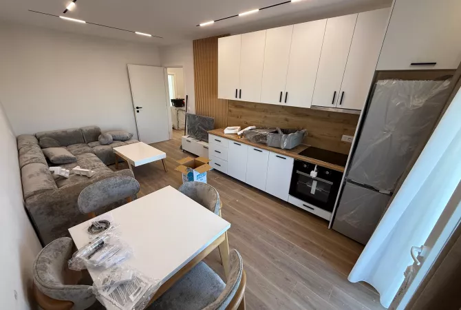 🏡 Shitet 2+1 + verandë 📍 Kinostudio – Myslym Keta 📐 80 m² | 🛋️ cmimi 115,000 mi euro 