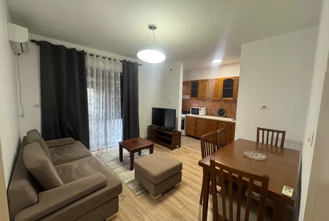 Shtepi me qera Apartament ne Tirane, 2+1, Mobilimi E mobiluar, Pagesa 50,000  Leke.