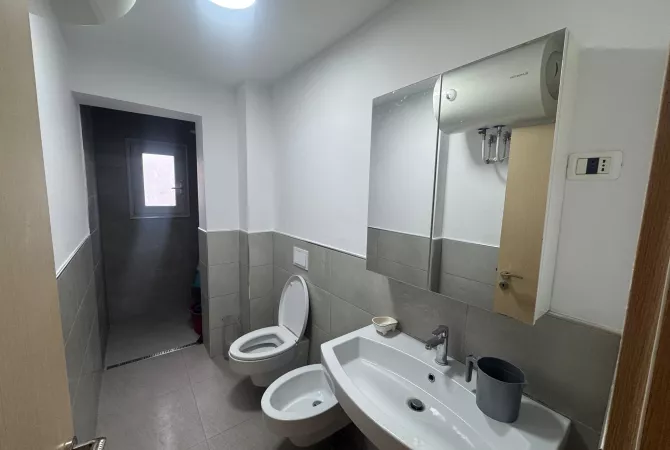 Shtepi me qera Apartament ne Tirane, 2+1, Mobilimi E mobiluar, Pagesa 50,000  Leke.