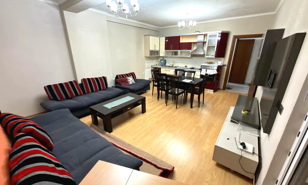 Shtepi ne shitje Apartament ne Tirane, 2+1, Mobilimi E mobiluar, Pagesa 150,000  Euro.