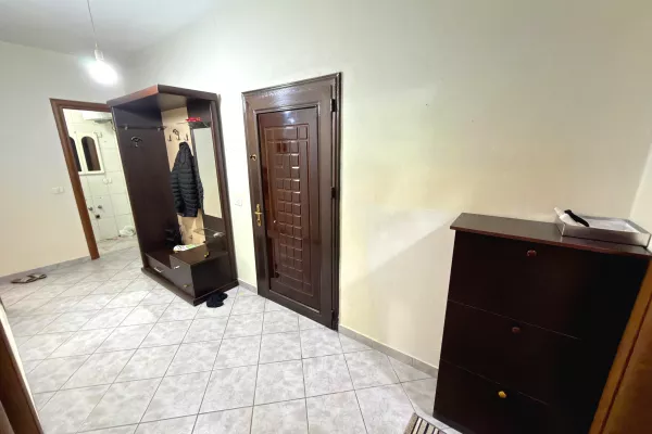 Shtepi ne shitje Apartament ne Tirane, 2+1, Mobilimi E mobiluar, Pagesa 150,000  Euro.