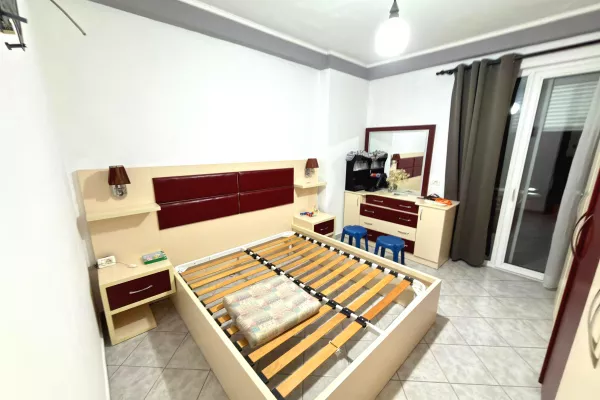 Shtepi ne shitje Apartament ne Tirane, 2+1, Mobilimi E mobiluar, Pagesa 150,000  Euro.