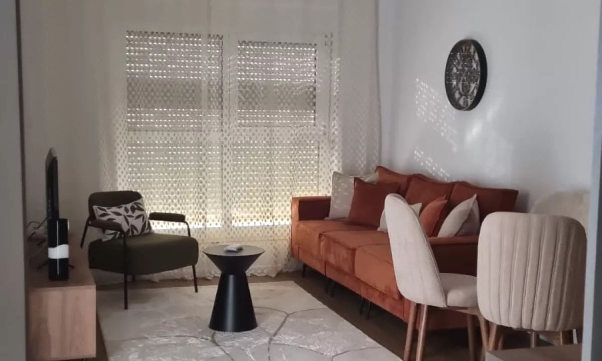 Shtepi me qera Apartament ne Tirane, 1+1, Mobilimi E mobiluar, Pagesa 450  Euro.