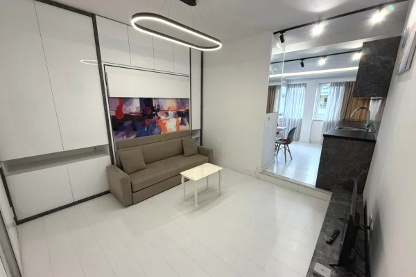 Jepet garsoniere me qira – Deliorgji 🏙️ Kati: 10 Totalisht e mobiluar 🛋️ Çmimi:450 euro 