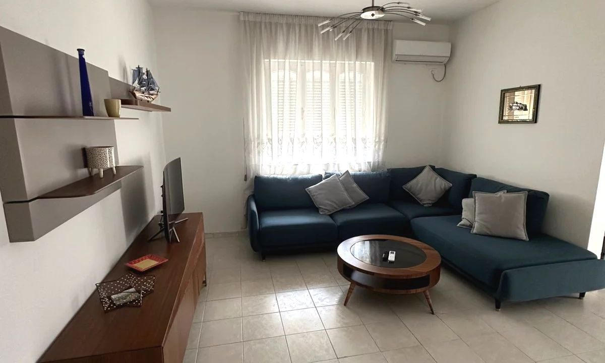 Shtepi me qera Apartament ne Tirane, 2+1, Mobilimi E mobiluar, Pagesa 600  Euro.