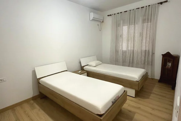 Shtepi me qera Apartament ne Tirane, 2+1, Mobilimi E mobiluar, Pagesa 600  Euro.