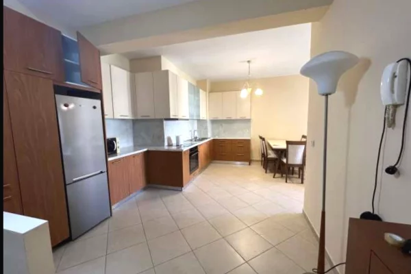 Shtepi me qera Apartament ne Tirane, 2+1, Mobilimi E mobiluar, Pagesa 700  Euro.
