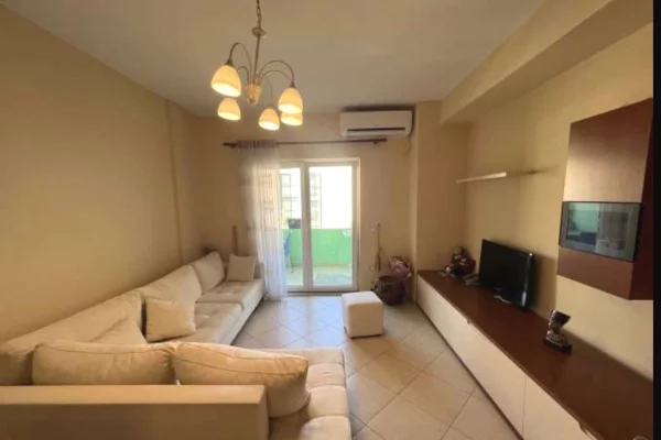 Shtepi me qera Apartament ne Tirane, 2+1, Mobilimi E mobiluar, Pagesa 700  Euro.