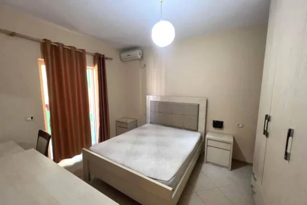 Shtepi me qera Apartament ne Tirane, 2+1, Mobilimi E mobiluar, Pagesa 700  Euro.