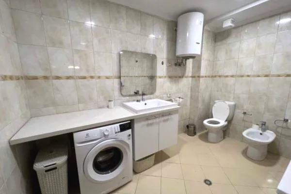 Shtepi me qera Apartament ne Tirane, 2+1, Mobilimi E mobiluar, Pagesa 700  Euro.