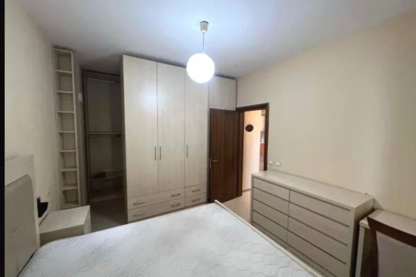 Shtepi me qera Apartament ne Tirane, 2+1, Mobilimi E mobiluar, Pagesa 700  Euro.