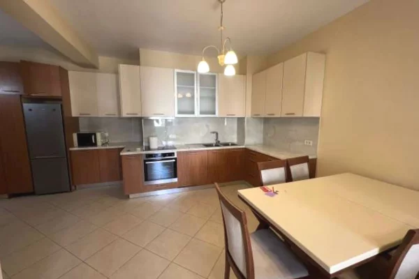 Shtepi me qera Apartament ne Tirane, 2+1, Mobilimi E mobiluar, Pagesa 700  Euro.
