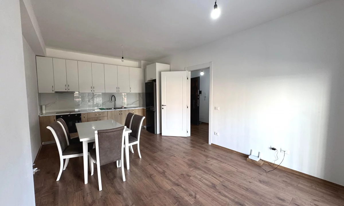 Shtepi ne shitje Apartament ne Tirane, 2+1, Mobilimi E mobiluar, Pagesa 200,000  Euro.