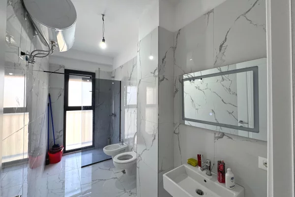 Shtepi ne shitje Apartament ne Tirane, 2+1, Mobilimi E mobiluar, Pagesa 200,000  Euro.