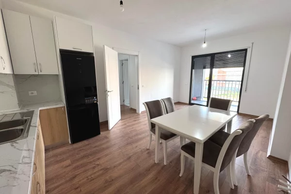 Shtepi ne shitje Apartament ne Tirane, 2+1, Mobilimi E mobiluar, Pagesa 200,000  Euro.