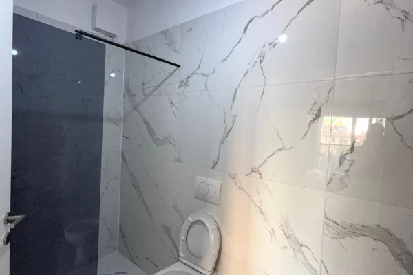 Shtepi ne shitje Apartament ne Tirane, 2+1, Mobilimi E mobiluar, Pagesa 200,000  Euro.