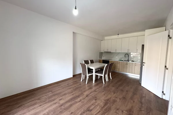 Shtepi ne shitje Apartament ne Tirane, 2+1, Mobilimi E mobiluar, Pagesa 200,000  Euro.