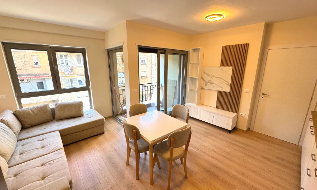 Shtepi me qera Apartament ne Tirane, 1+1, Mobilimi E mobiluar, Pagesa 650  Euro.