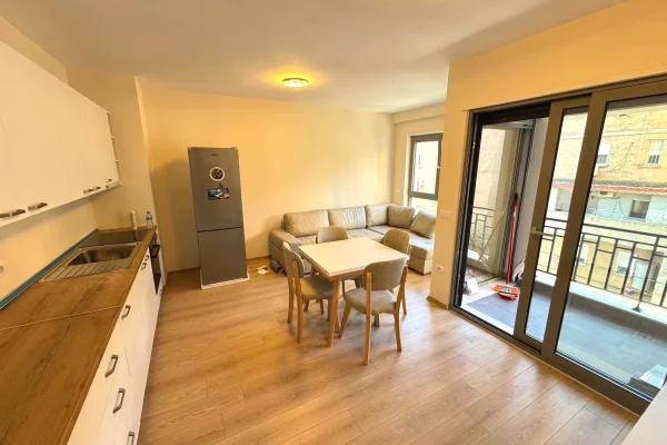 Shtepi me qera Apartament ne Tirane, 1+1, Mobilimi E mobiluar, Pagesa 650  Euro.