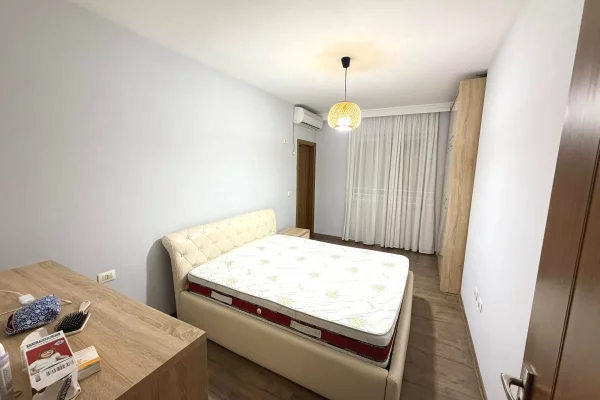 Shtepi me qera Apartament ne Tirane, 2+1, Mobilimi E mobiluar, Pagesa 450  Euro.