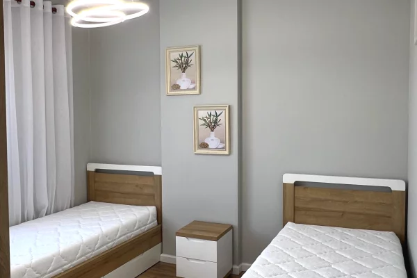 Shtepi ne shitje Apartament ne Tirane, 2+1, Mobilimi E mobiluar, Pagesa 143,000  Euro.