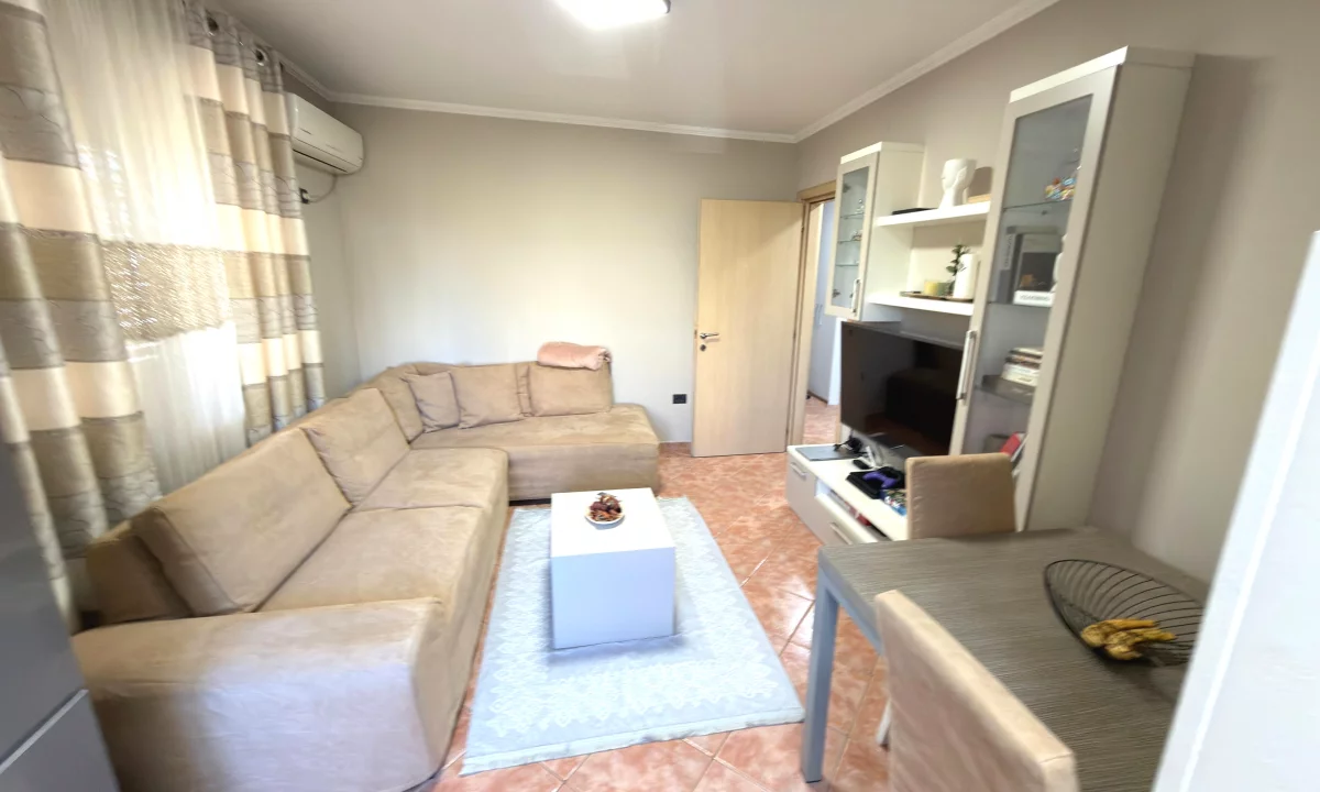 Shtepi me qera Apartament ne Tirane, 2+1, Mobilimi E mobiluar, Pagesa 500  Euro.