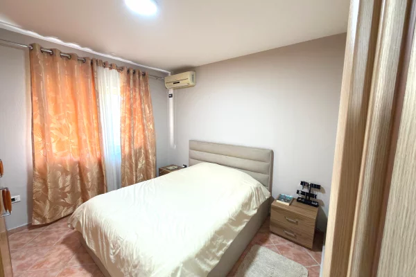 Shtepi me qera Apartament ne Tirane, 2+1, Mobilimi E mobiluar, Pagesa 500  Euro.