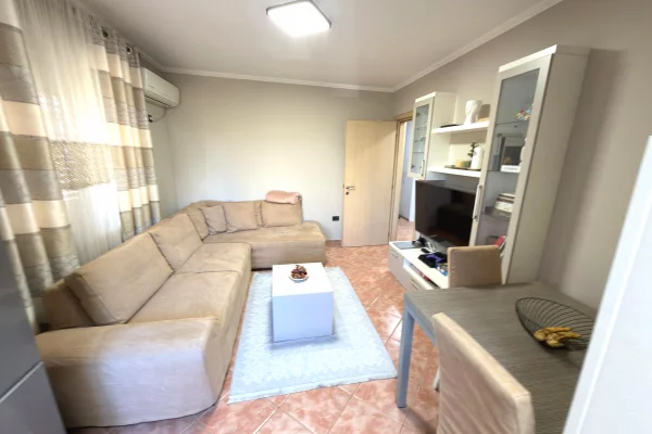 🏠 Jepet me qira apartament 2+1 📍 Ngjitur me shkollën “Vasil Shanto”, Tiranë 🏢 cmimi 500 euro 