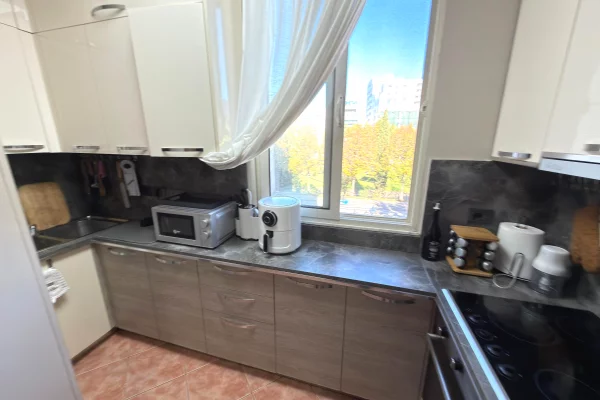 Shtepi me qera Apartament ne Tirane, 2+1, Mobilimi E mobiluar, Pagesa 500  Euro.