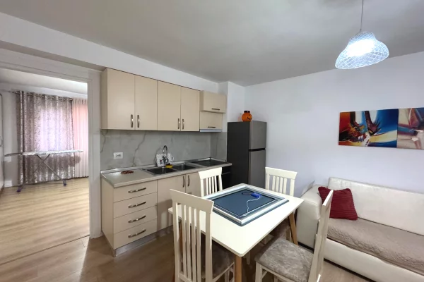 Shtepi me qera Apartament ne Tirane, 2+1, Mobilimi E mobiluar, Pagesa 45,000  Leke.