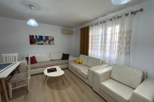 Shtepi me qera Apartament ne Tirane, 2+1, Mobilimi E mobiluar, Pagesa 45,000  Leke.