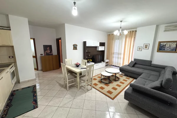 Shtepi me qera Apartament ne Tirane, 2+1, Mobilimi E mobiluar, Pagesa 50,000  Leke.