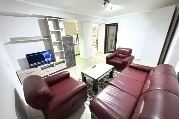 Shtepi me qera 1+1 ne Tirane - 35,000 Leke
