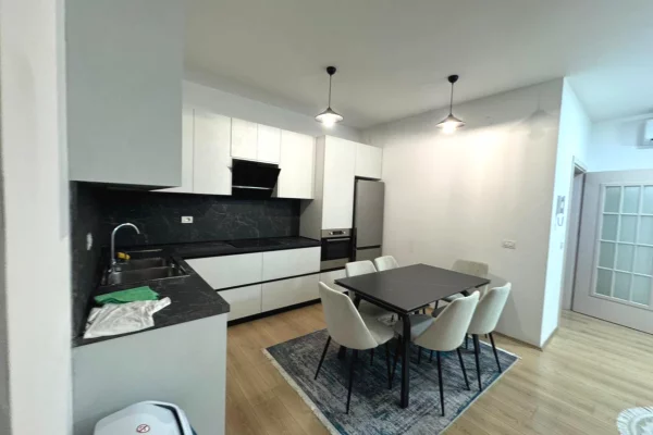 Shtepi me qera Apartament ne Tirane, 2+1, Mobilimi E mobiluar, Pagesa 75,000  Leke.