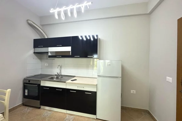 🏡 Jepet me qira apartament 1+1 – Vilat Gjermane  📍 Zona: Vilat Gjermane 🏢 cmimi 40000 leke
