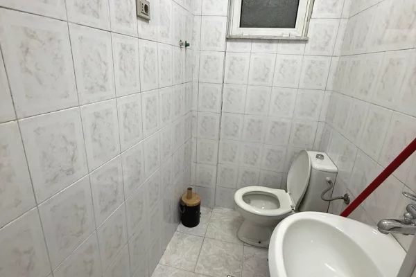 Shtepi me qera Apartament ne Tirane, 1+1, Mobilimi Bosh, pa mobiluar, Pagesa 330  Euro.