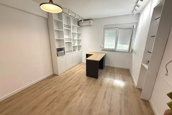 Shtepi me qera Apartament ne Tirane, 1+1, Mobilimi Bosh, pa mobiluar, Pagesa 330  Euro.