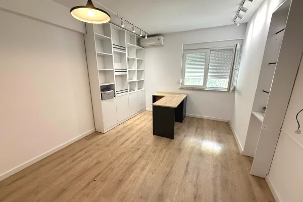 Shtepi me qera Apartament ne Tirane, 1+1, Mobilimi Bosh, pa mobiluar, Pagesa 330  Euro.