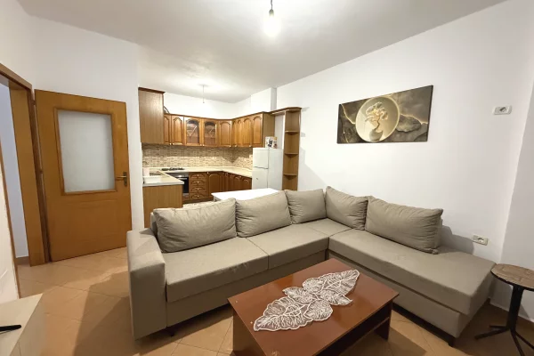 Appartamento in affitto a Tirana 2+1, Arredato