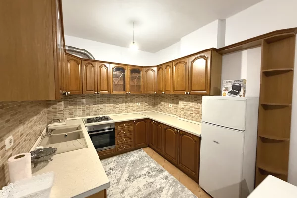 Appartamento in affitto a Tirana 2+1, Arredato