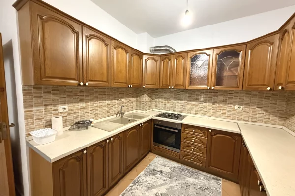 Appartamento in affitto a Tirana 2+1, Arredato