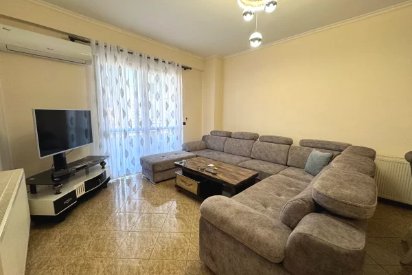 Shtepi me qera Apartament ne Tirane, 2+1, Mobilimi E mobiluar, Pagesa 50,000  Leke.
