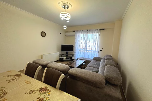 Shtepi me qera Apartament ne Tirane, 2+1, Mobilimi E mobiluar, Pagesa 50,000  Leke.