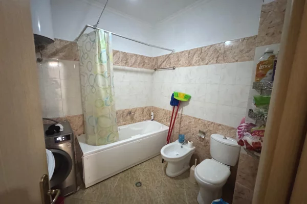 Shtepi me qera Apartament ne Tirane, 2+1, Mobilimi E mobiluar, Pagesa 50,000  Leke.